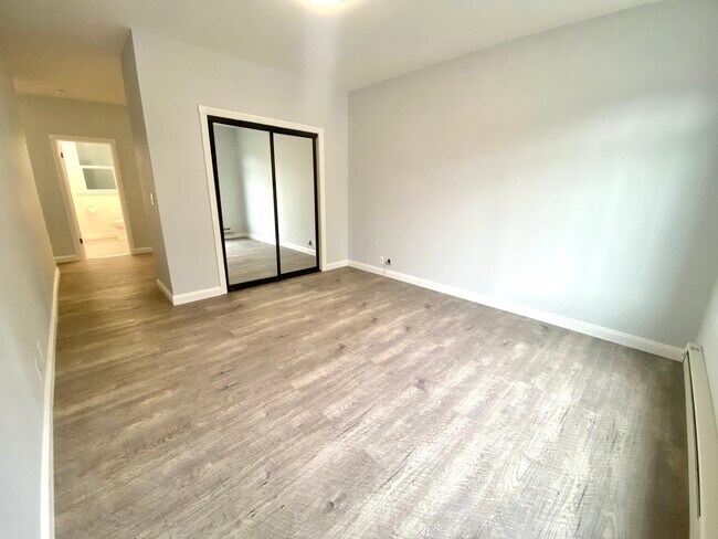 Building Photo - 1300 Sacramento St