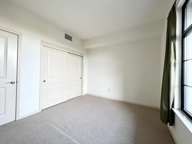 Foto del edificio - 10745 N De Anza Blvd