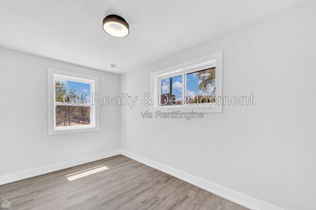 Foto del edificio - 2901 N Sacramento Ave