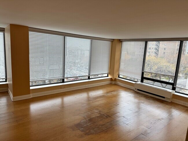 Foto del edificio - 5445 N Sheridan Rd