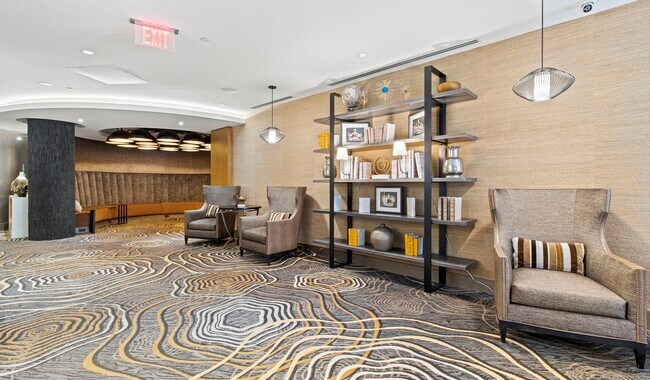 Descubra una próspera comunidad ubicada en la dinámica avenida Wisconsin. - Flats 8300 Apartment Homes