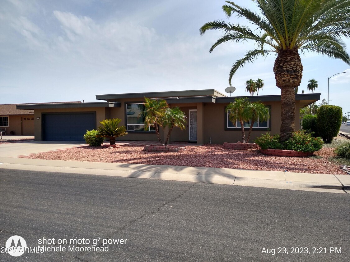 Primary Photo - 10631 W Edgewood Dr