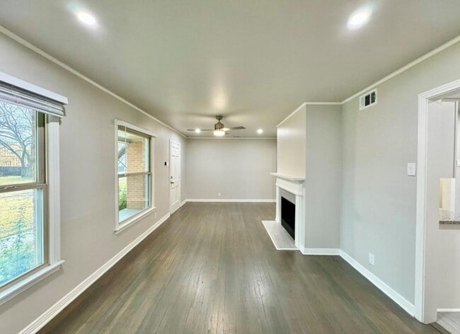 Photo - 515 Bondstone Dr House