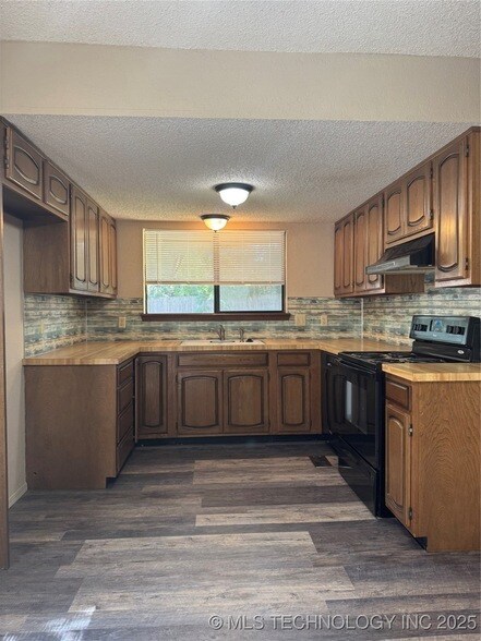 Foto del edificio - 7833 E 79th Pl