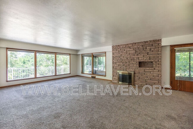 Building Photo - 5524 W Randolph Dr