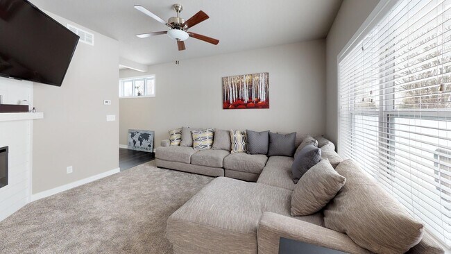 Foto del edificio - Fabulously Beautiful Townhome in NW Ankeny