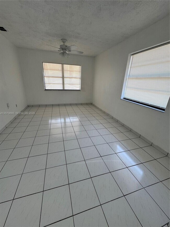 Foto del edificio - 5530 E 6th Ave