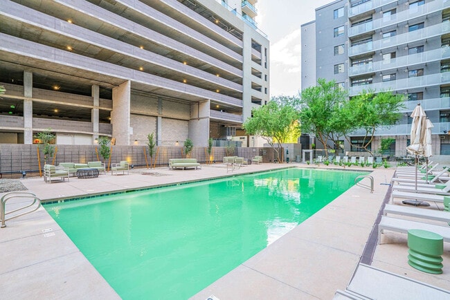 Foto del edificio - 333 E Roosevelt St