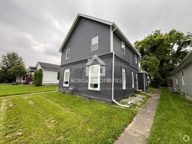 Building Photo - 817 W 11th St