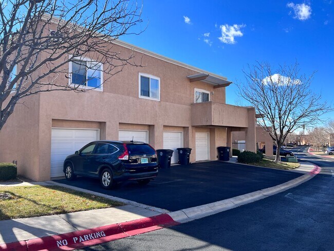 Foto del edificio - Gated community, 2 Br, 2.5 Ba w/ appliance...