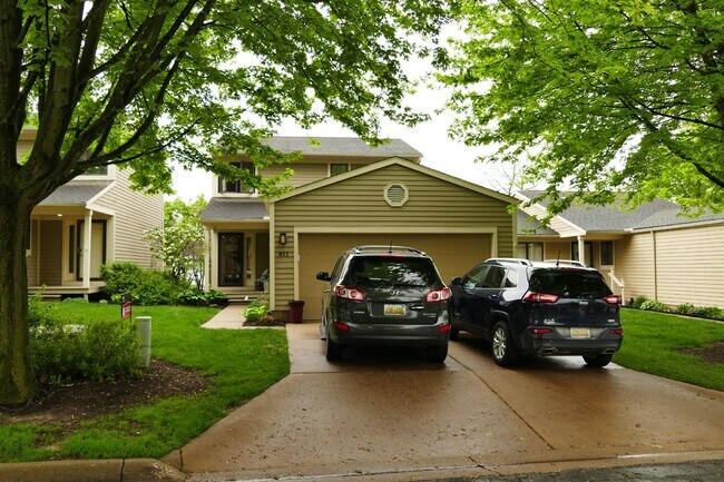 Building Photo - 611 Woodcreek Cir