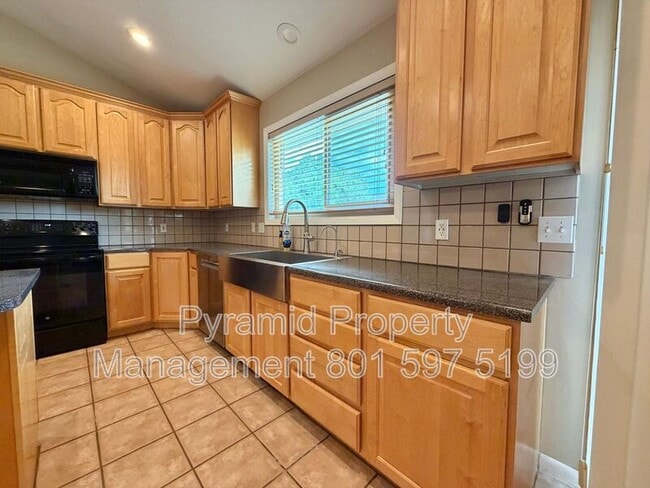 Photo - 961 Golden Pheasant Drive House