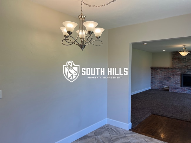 Foto del edificio - 3bed/2bath w/finished basement, landscaping & Water, Sewer, Trash Included, RV Parking