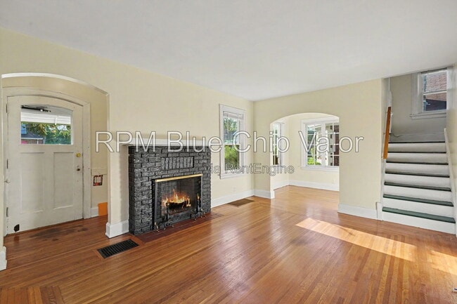 Photo - 6735 Plainfield Road House
