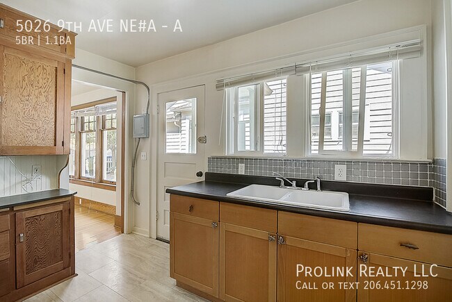 Foto del edificio - 5026 9th Ave NE