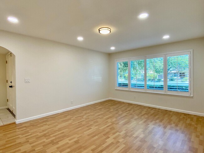 Foto del edificio - 6187 Meridian Ave