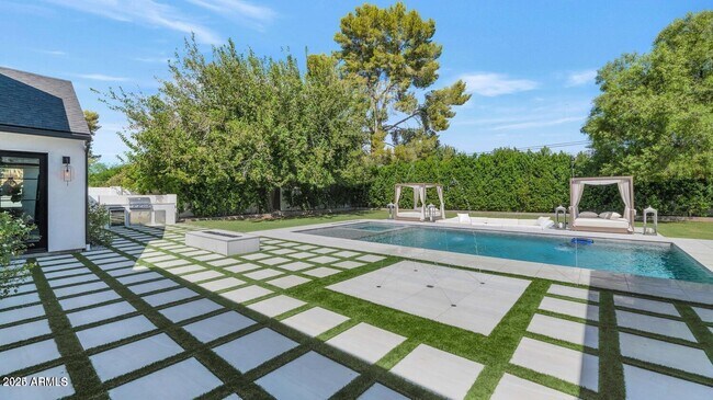 Foto del edificio - 2912 E Pierson St