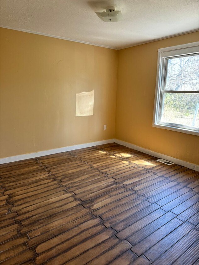 Foto principal - 10517 Shale Ave