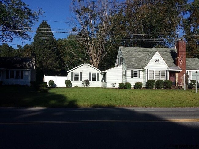 Building Photo - 555 Maple Ave