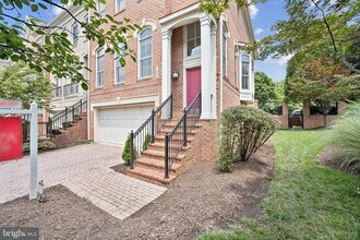 Building Photo - 7000 Eastern Red Cedar Ln