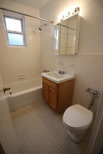 Bathroom Fixtures Yonkers Ny 440 warburton ave yonkers, ny 10701 rentals - yonkers, ny Bathroom Fixtures Yonkers Ny 440 warburton ave yonkers, ny 10701 rentals - yonkers, ny