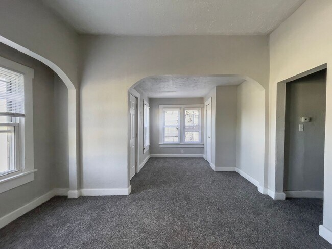 Foto del edificio - 1219 W Jackson St