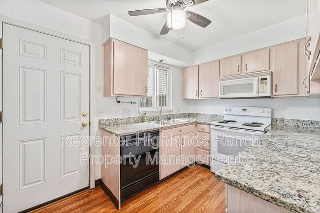 Building Photo - 3121 S Estes St