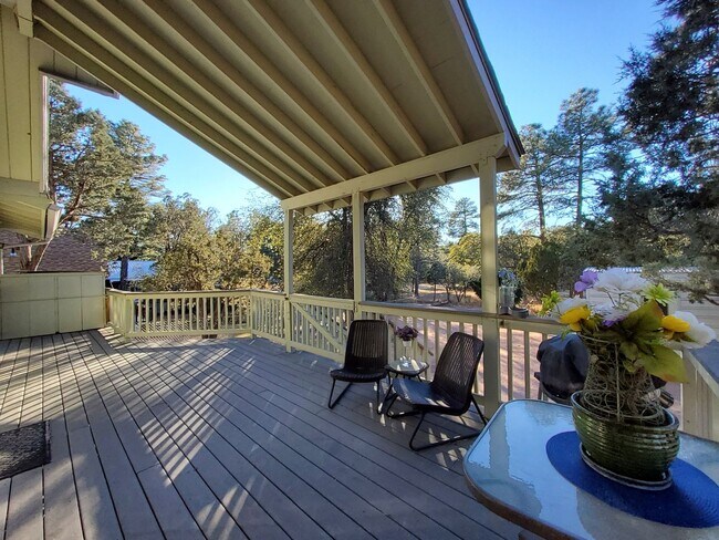Foto del edificio - Adorable [furnished] - 2 Bed / 1 Bath A-Frame for Lease