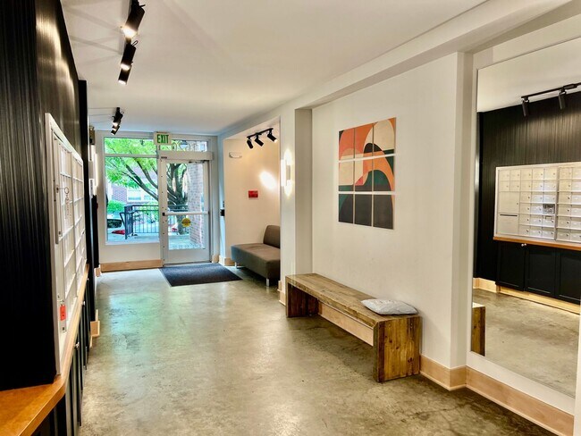 Foto del edificio - Top Floor Open one bedroom and amazing vie...