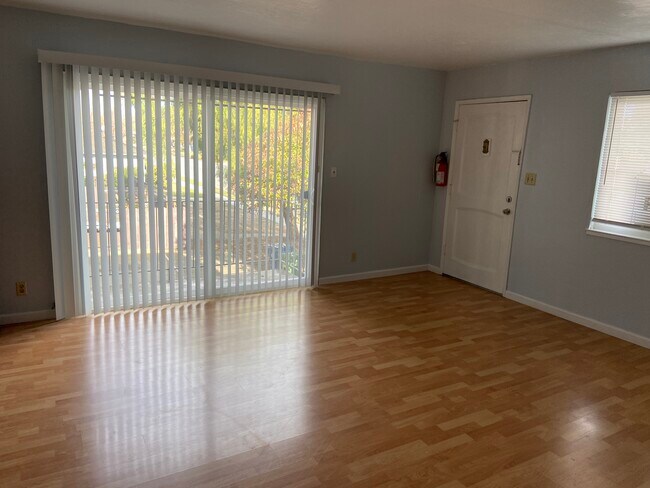 Entrance ,living room, patio - 43111 Mayfair Park Ave