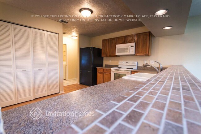 Building Photo - 942 SW Nichols Terrace
