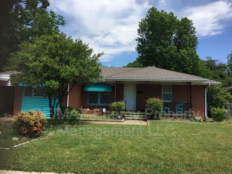 Primary Photo - 1101 E Lindsey St