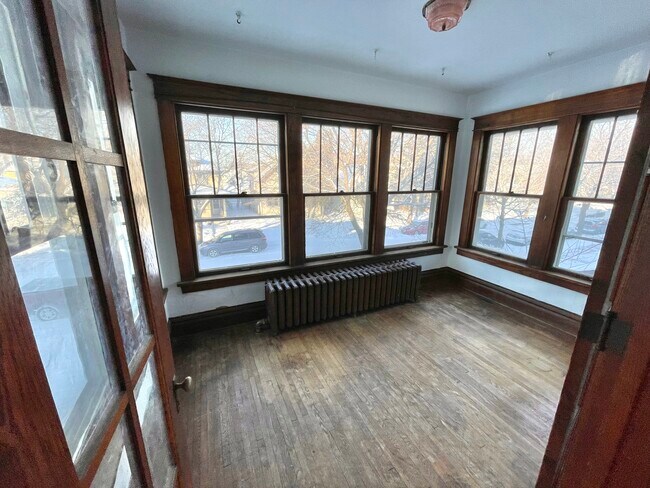 Building Photo - 3837 Garfield Ave