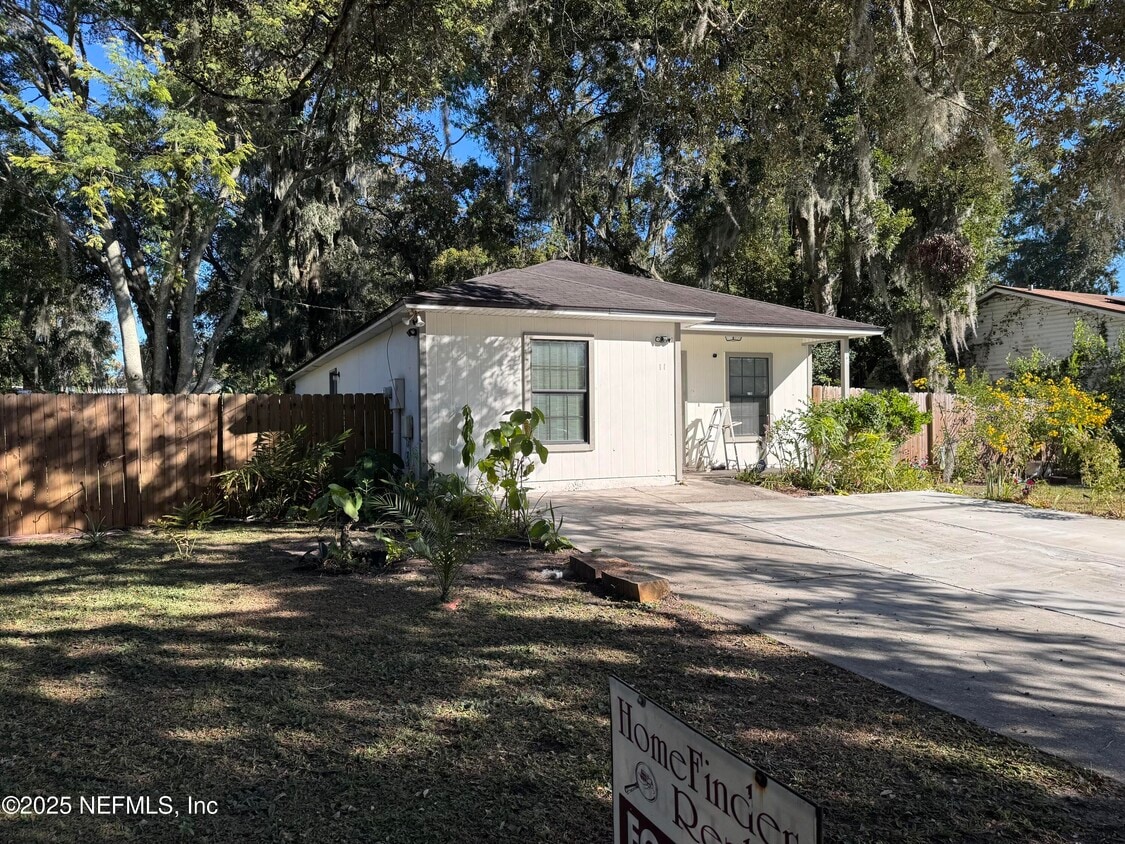 Foto principal - 241 Pecan St