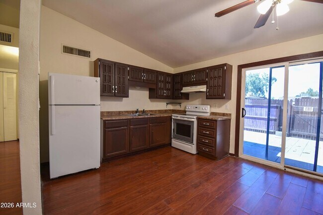 Foto del edificio - 3120 N 67th Ln