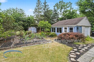 Building Photo - 2052 Collingwood Ave SW