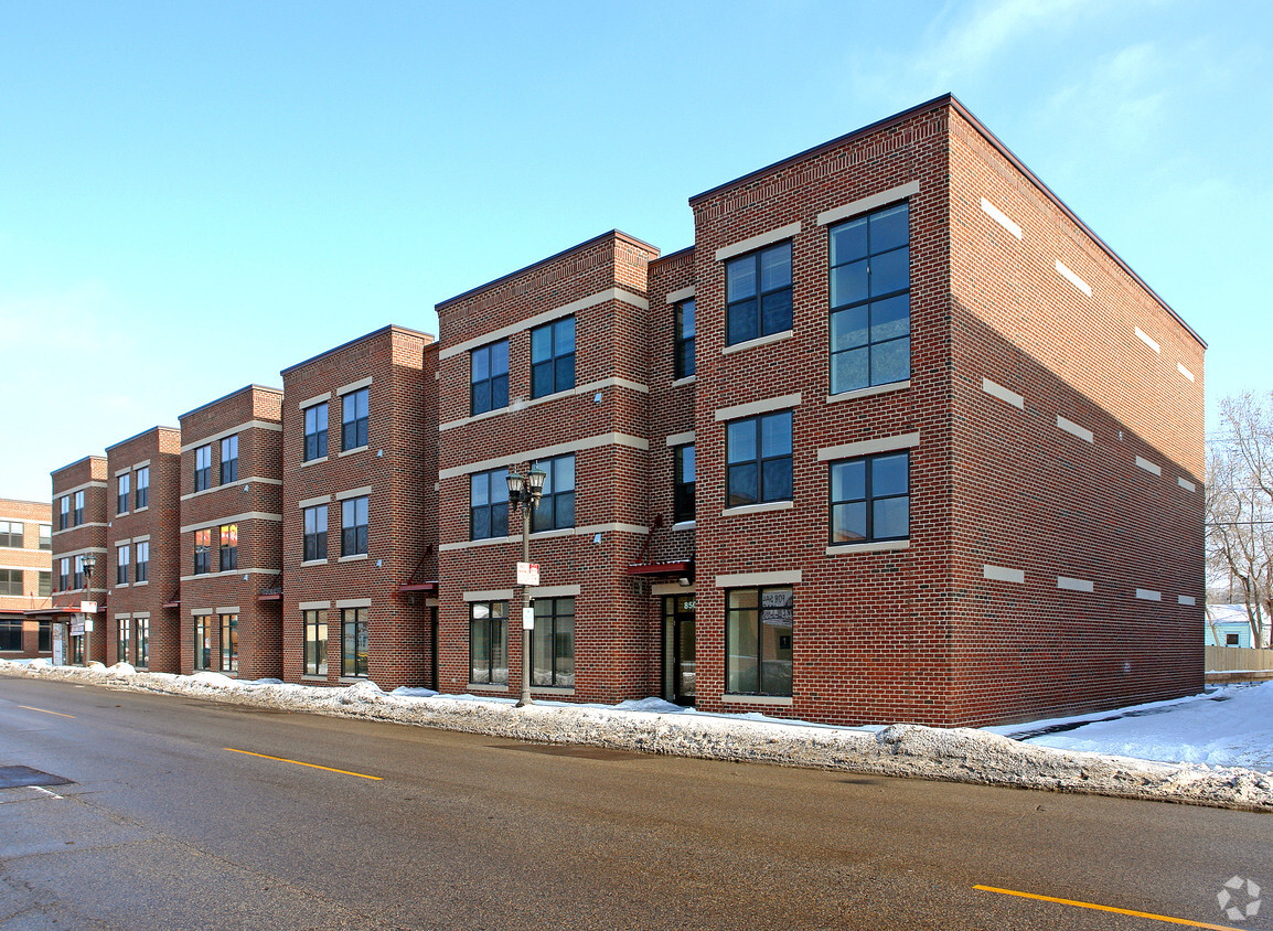 Building Photo - Winnipeg Apartments