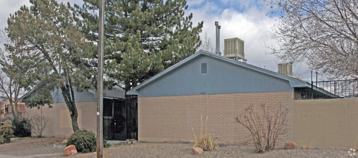 Foto del edificio - 636-644 Grove St SE