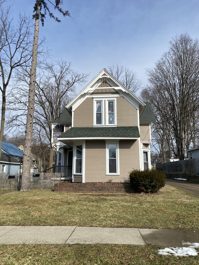 Building Photo - 209 E High St