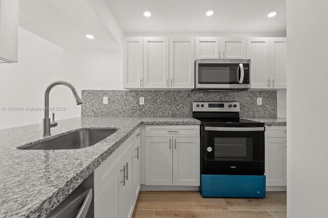 Foto del edificio - 606 NW 107th Ave