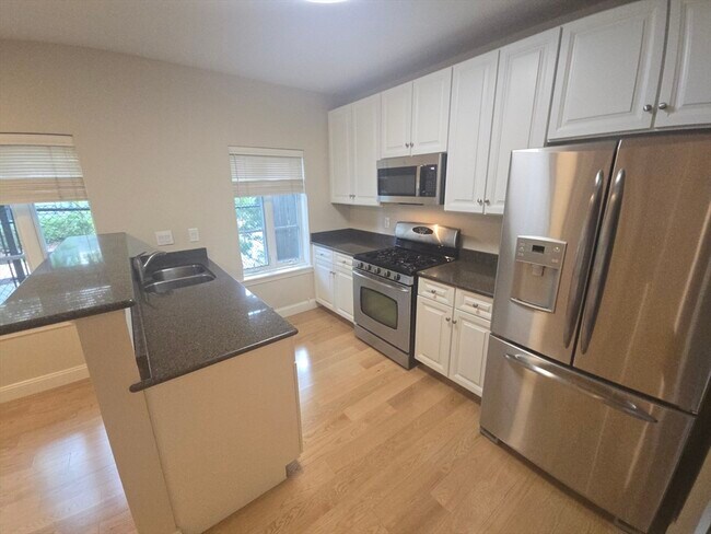 Foto del edificio - 312 Rindge Ave