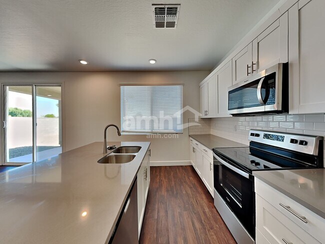 Building Photo - 8899 N 171st Drive
