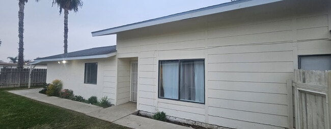 Side View - 5516 Ramona Ct