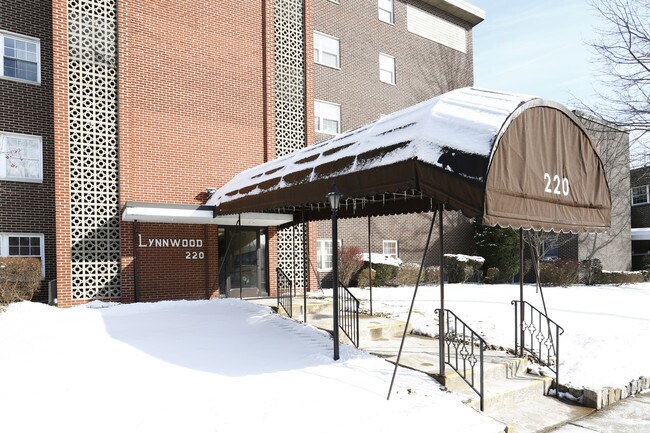 Building Photo - Lynwood