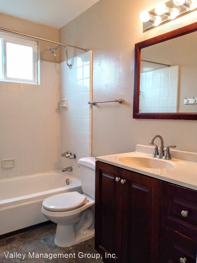 Building Photo - 3 br, 1 bath House - 2484 Le Bain Dr