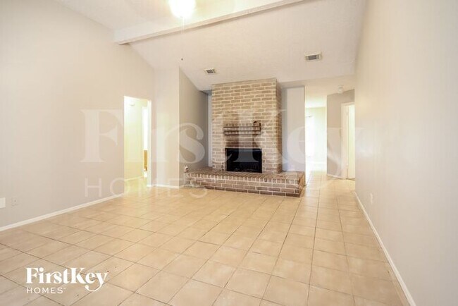 Building Photo - 16239 La Terra Dr