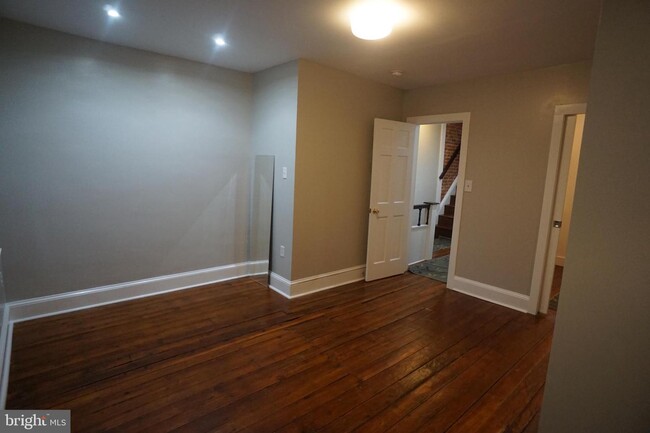 Building Photo - 521 S 27th St