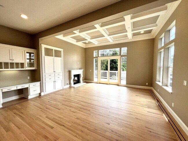 Building Photo - FABULOUS UPDATED FOUR BEDROOM TWO AND HALF...