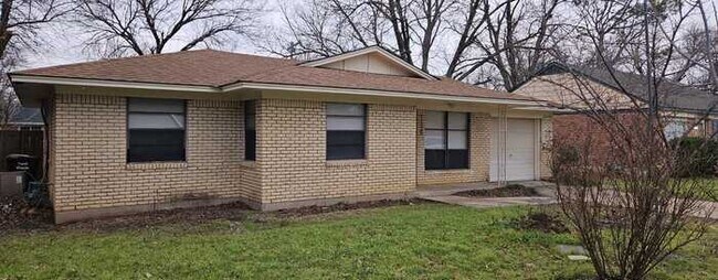 Building Photo - Great home with large back yard!