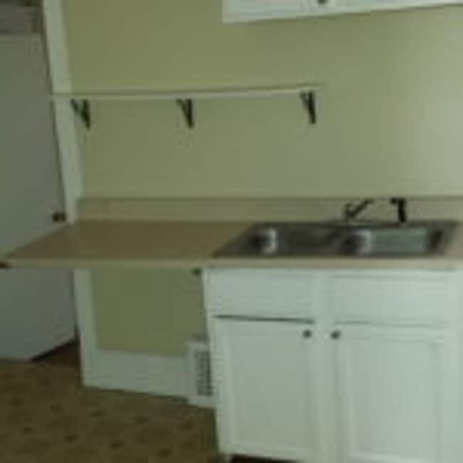 Foto del edificio - 3 Br Single - Family Home Available August...